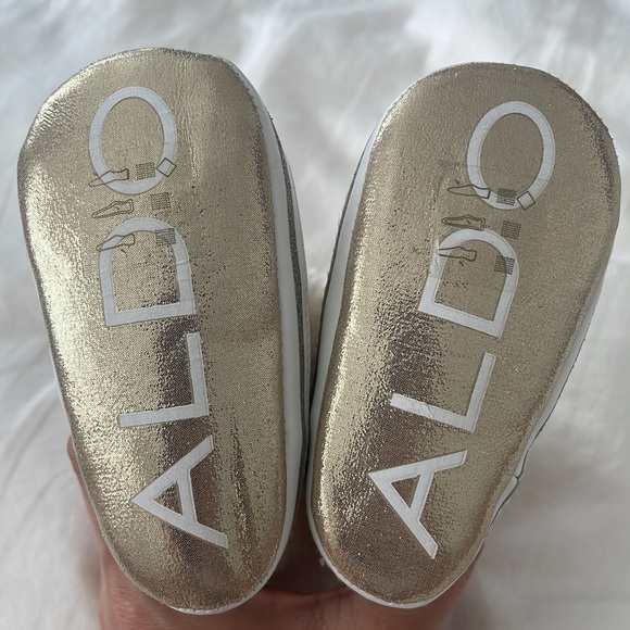 ALDO Kids Baby Gold Winter Booties - NEW, NEVER WORN - Picture 3 of 5
